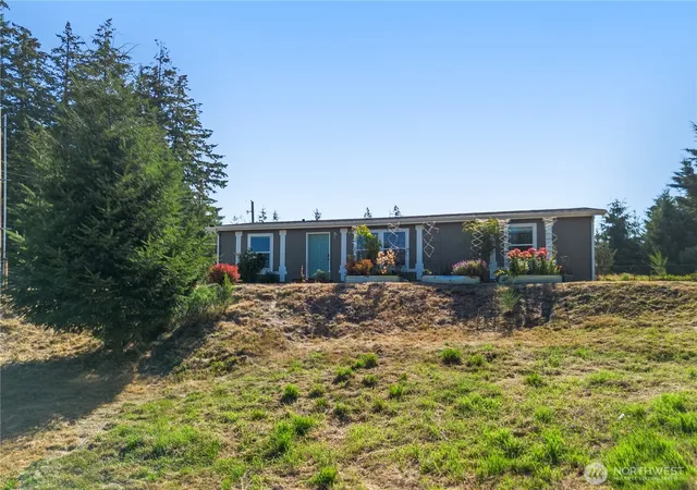 Photo 2 of Sale Pending at 121 E Aspen Pl, Shelton, WA 98584 | MLS# NWM2549968 | Listing updated on 2026-09-25