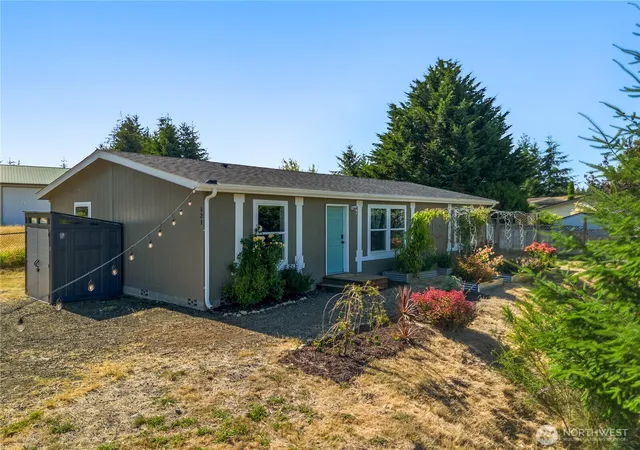 Photo 3 of Sale Pending at 121 E Aspen Pl, Shelton, WA 98584 | MLS# NWM2549968 | Listing updated on 2026-09-25