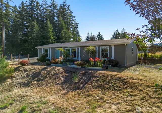 Photo 3 of Sale Pending at 121 E Aspen Pl, Shelton, WA 98584 | MLS# NWM2549968 | Listing updated on 2026-09-25