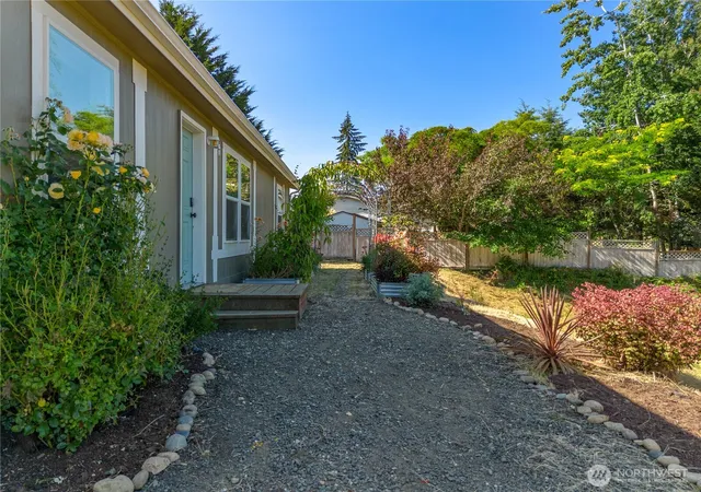 Photo 4 of Sale Pending at 121 E Aspen Pl, Shelton, WA 98584 | MLS# NWM2549968 | Listing updated on 2026-09-25