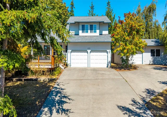 Photo 2 of Sale Pending at 2090 Sw Putnam Dr, Oak Harbor, WA 98277 | MLS# NWM2550086 | Listing updated on 2026-09-27