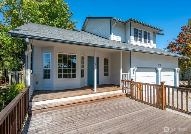 Photo 3 of Sale Pending at 2090 Sw Putnam Dr, Oak Harbor, WA 98277 | MLS# NWM2550086 | Listing updated on 2026-09-27