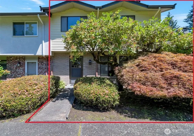 Photo 3 of Sale Pending at 17050 Northup Way #25, Bellevue, WA 98008 | MLS# NWM2550095 | Listing updated on 2026-09-30