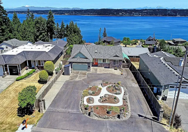 Photo 4 of Single family home for sale at 2891 Viewmont Pl, Camano Island, WA 98282 | MLS# NWM2550133 | Listing updated on 2026-09-26