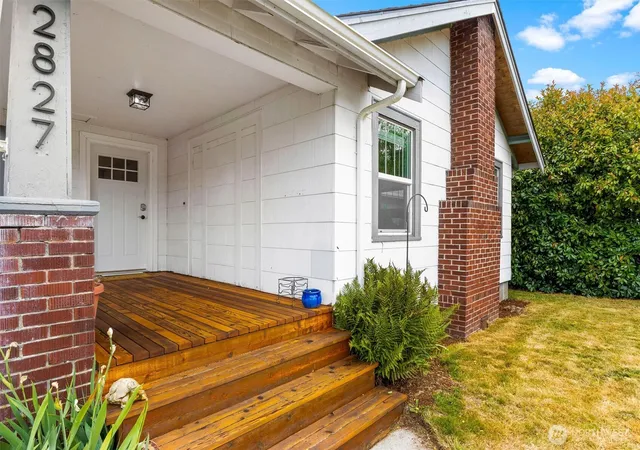 Photo 2 of Single family home for sale at 2827 Walnut St, Bellingham, WA 98225 | MLS# NWM2550480 | Listing updated on 2026-09-25