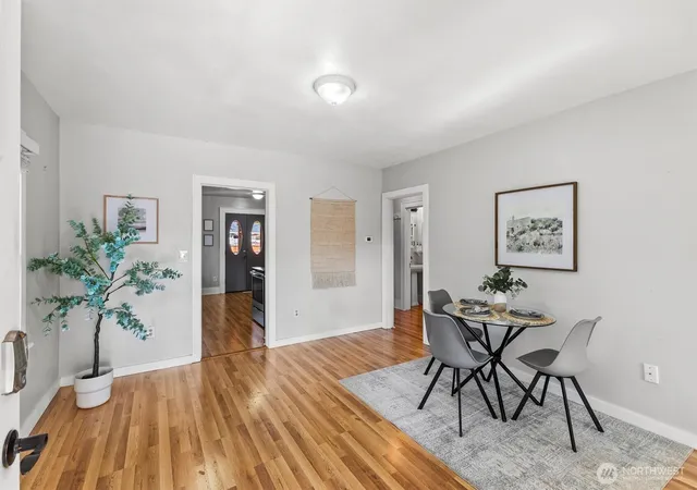 Photo 4 of Single family home for sale at 2827 Walnut St, Bellingham, WA 98225 | MLS# NWM2550480 | Listing updated on 2026-09-25