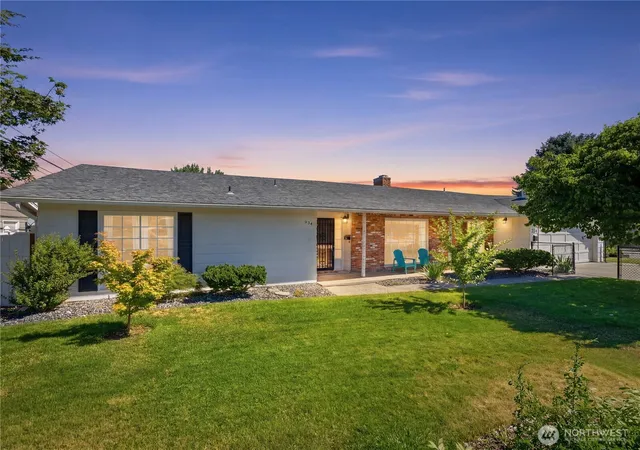 Photo 1 of Single family home for sale at 934 Stevens St, Wenatchee, WA 98801 | MLS# NWM2550487 | Listing updated on 2026-09-30