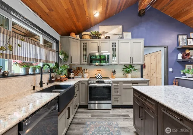 Photo 4 of Sale Pending at 24905 Jim Crk Rd, Arlington, WA 98223 | MLS# NWM2550727 | Listing updated on 2026-09-22