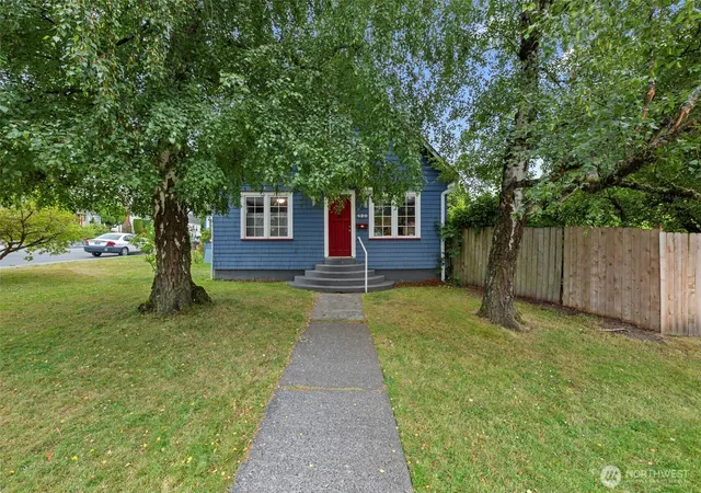 Photo 1 of Sale Pending at 420 Warren St, Mount Vernon, WA 98273 | MLS# NWM2550735 | Listing updated on 2026-09-25