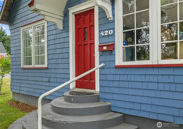 Photo 2 of Sale Pending at 420 Warren St, Mount Vernon, WA 98273 | MLS# NWM2550735 | Listing updated on 2026-09-25