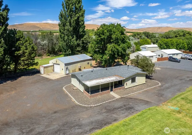 Manufactured home for sale at 2399 Basin St SW, Ephrata, WA 98823 | MLS# NWM2550912