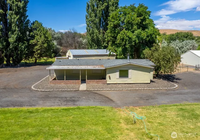 Photo 2 of Manufactured home for sale at 2399 Basin St Sw, Ephrata, WA 98823 | MLS# NWM2550912 | Listing updated on 2026-09-22