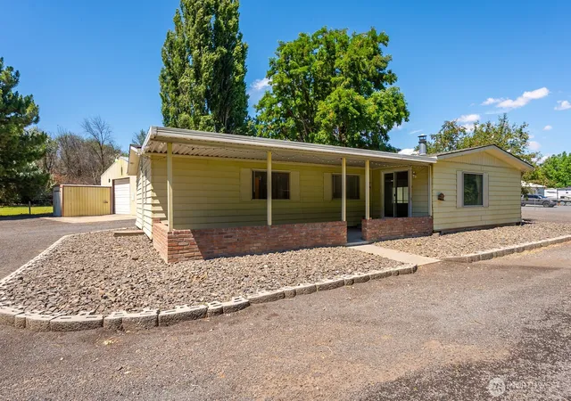 Photo 3 of Manufactured home for sale at 2399 Basin St Sw, Ephrata, WA 98823 | MLS# NWM2550912 | Listing updated on 2026-09-22