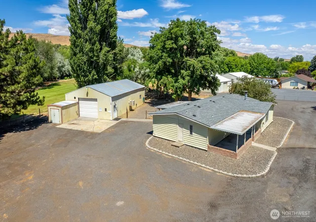 Photo 4 of Manufactured home for sale at 2399 Basin St SW, Ephrata, WA 98823 | MLS# NWM2550912 | Listing updated on 2026-09-22