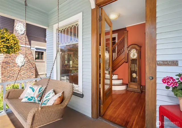 Photo 2 of Sale Pending at 2415 Rucker Ave, Everett, WA 98201 | MLS# NWM2550927 | Listing updated on 2026-09-27