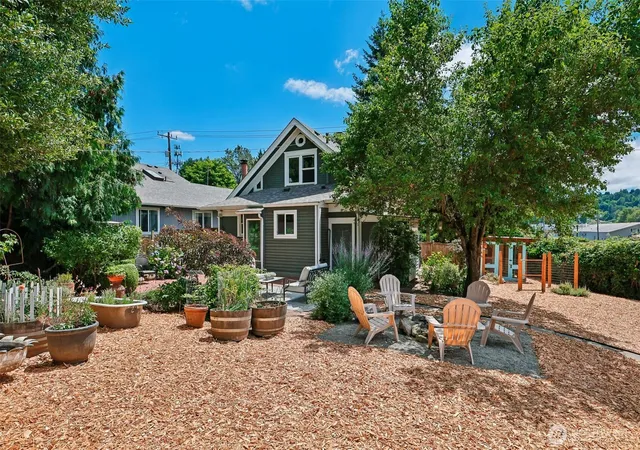 Photo 1 of Single family home for sale at 1010 S Director St, Seattle, WA 98108 | MLS# NWM2550943 | Listing updated on 2026-09-22