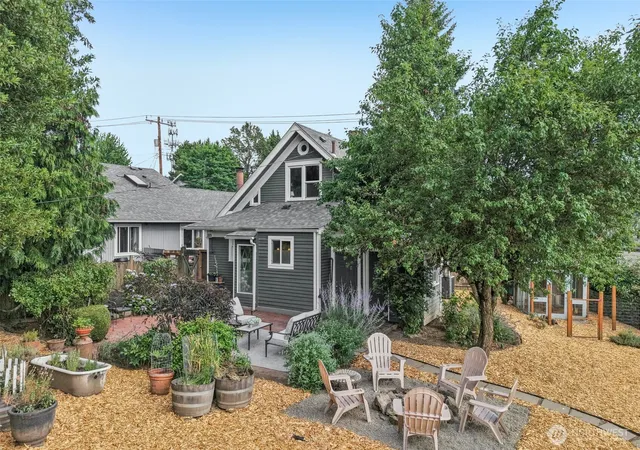 Photo 4 of Single family home for sale at 1010 S Director St, Seattle, WA 98108 | MLS# NWM2550943 | Listing updated on 2026-09-22