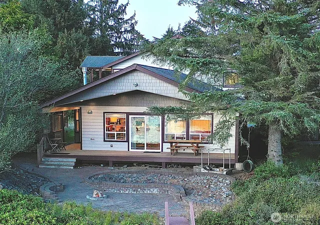 Photo 4 of Single family home for sale at 137 N Razor Clam Dr SW, Ocean Shores, WA 98569 | MLS# NWM2551005 | Listing updated on 2026-09-28