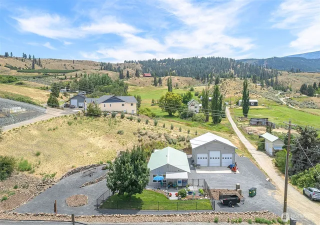 Photo 2 of Single family home for sale at 749 Wheeler Hl Rd, Wenatchee, WA 98801 | MLS# NWM2551047 | Listing updated on 2026-09-26