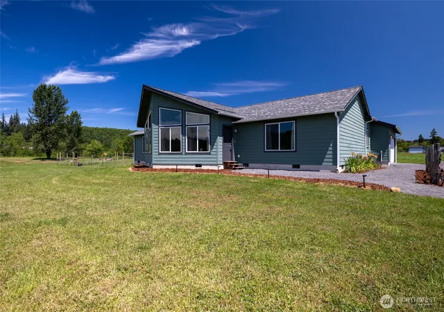 Photo 3 of Single family home for sale at 125 Apple Tree Ln, Onalaska, WA 98570 | MLS# NWM2551252 | Listing updated on 2026-09-22
