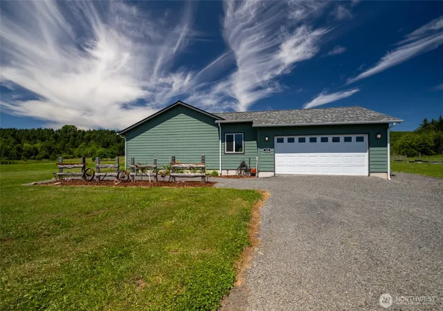 Photo 3 of Single family home for sale at 125 Apple Tree Ln, Onalaska, WA 98570 | MLS# NWM2551252 | Listing updated on 2026-09-22