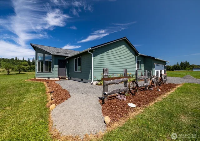 Photo 4 of Single family home for sale at 125 Apple Tree Ln, Onalaska, WA 98570 | MLS# NWM2551252 | Listing updated on 2026-09-22