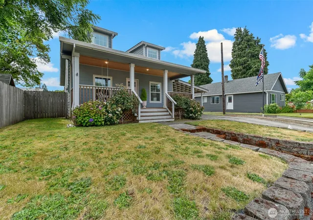 Photo 2 of Sale Pending at 1044 Park St, Woodland, WA 98674 | MLS# NWM2551334 | Listing updated on 2026-09-25