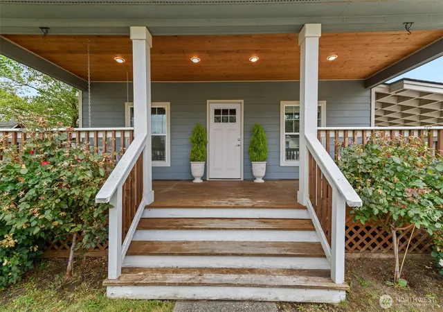 Photo 3 of Sale Pending at 1044 Park St, Woodland, WA 98674 | MLS# NWM2551334 | Listing updated on 2026-09-25