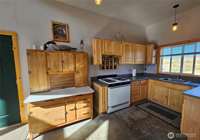 Photo 4 of Single family home for sale at 24414 Seven Springs Dairy Rd E, Creston, WA 99117 | MLS# NWM2551371 | Listing updated on 2026-09-22