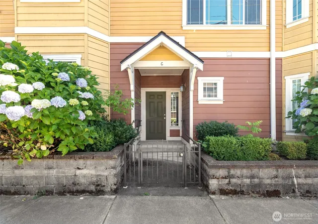 Photo 2 of Townhouse for sale at 906 6th Avenue #C, Tacoma, WA 98405 | MLS# NWM2551529 | Listing updated on 2026-09-22