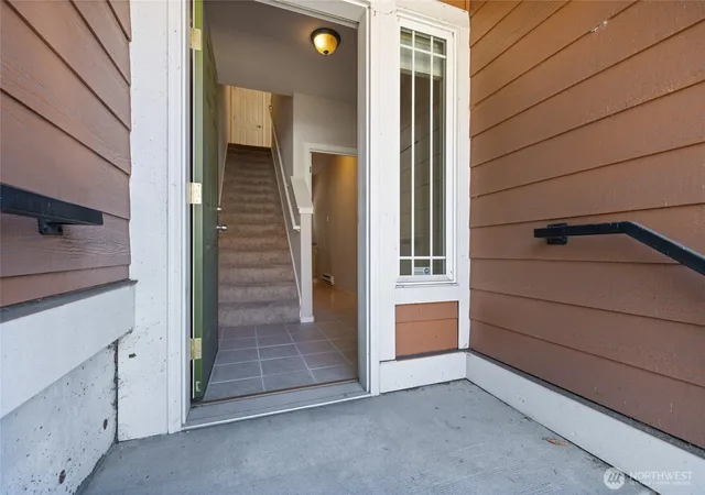 Photo 3 of Townhouse for sale at 906 6th Avenue #C, Tacoma, WA 98405 | MLS# NWM2551529 | Listing updated on 2026-09-22