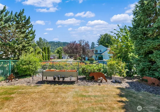 Photo 3 of Single family home for sale at 2100 Fowler Pl, Mount Vernon, WA 98274 | MLS# NWM2551570 | Listing updated on 2026-09-30