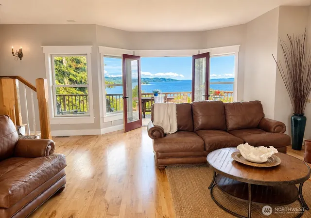 Photo 2 of Single family home for sale at 6838 Sw Maury Park Rd, Vashon, WA 98070 | MLS# NWM2551588 | Listing updated on 2026-09-22