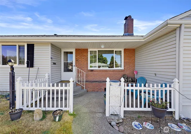 Photo 2 of Single family home for sale at 1821 N Bennett St, Tacoma, WA 98406 | MLS# NWM2551592 | Listing updated on 2026-10-01
