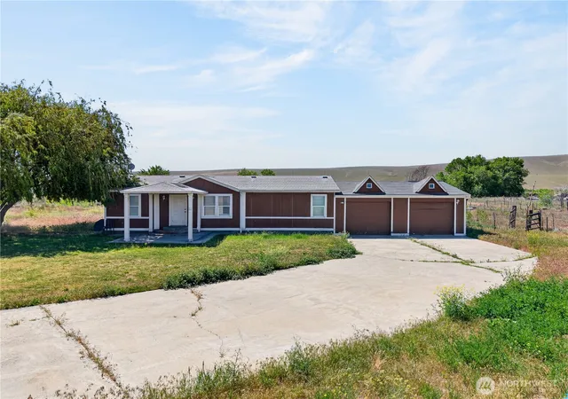Manufactured home for sale at 2643 W Bench Rd, Othello, WA 99344 | MLS# NWM2551601