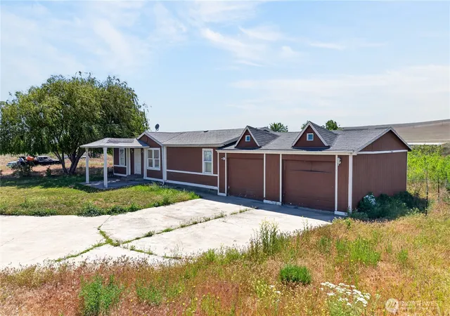 Photo 2 of Manufactured home for sale at 2643 W Bench Rd, Othello, WA 99344 | MLS# NWM2551601 | Listing updated on 2026-09-22