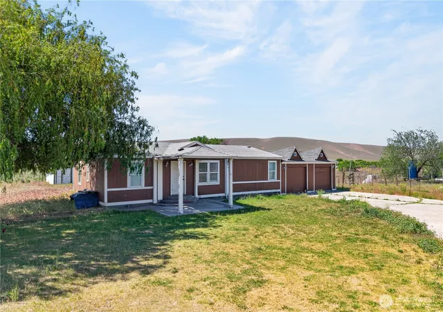 Photo 3 of Manufactured home for sale at 2643 W Bench Rd, Othello, WA 99344 | MLS# NWM2551601 | Listing updated on 2026-09-22