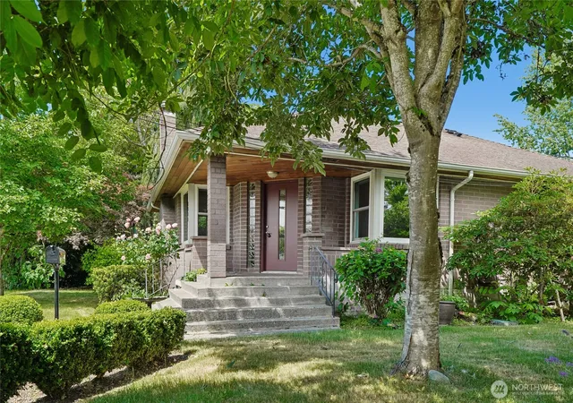 Photo 1 of Single family home for sale at 3004 Sw Barton St, Seattle, WA 98126 | MLS# NWM2551831 | Listing updated on 2026-09-21