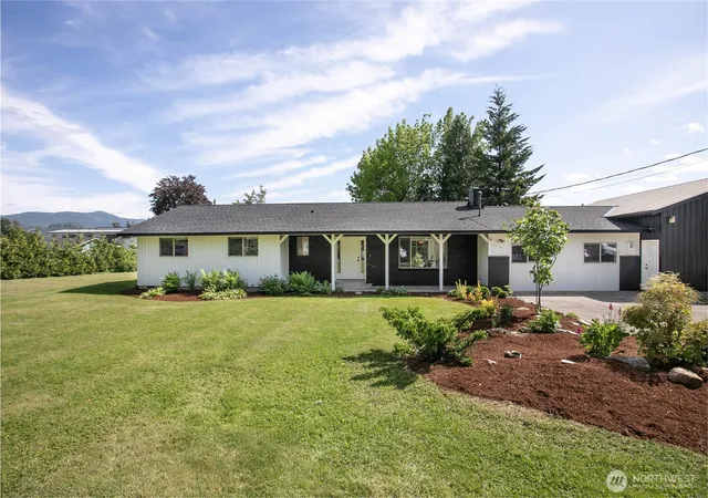 Photo 2 of Sale Pending at 319 Vancouver St, Sumas, WA 98295 | MLS# NWM2551941 | Listing updated on 2026-09-24