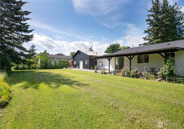 Photo 3 of Sale Pending at 319 Vancouver St, Sumas, WA 98295 | MLS# NWM2551941 | Listing updated on 2026-09-24