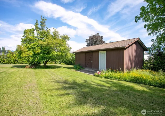 Photo 4 of Sale Pending at 319 Vancouver St, Sumas, WA 98295 | MLS# NWM2551941 | Listing updated on 2026-09-24