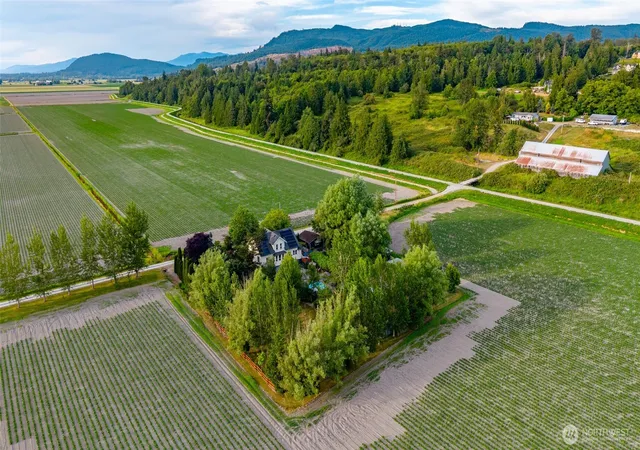 Photo 3 of Sale Pending at 21895 Cedardale Rd, Mount Vernon, WA 98274 | MLS# NWM2552003 | Listing updated on 2026-09-25