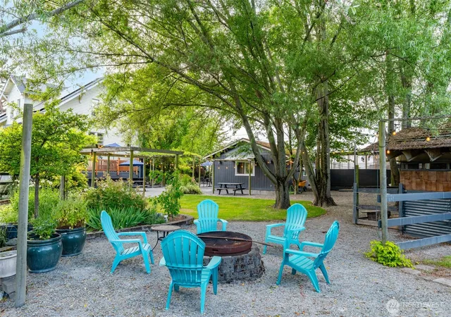 Photo 4 of Sale Pending at 21895 Cedardale Rd, Mount Vernon, WA 98274 | MLS# NWM2552003 | Listing updated on 2026-09-25