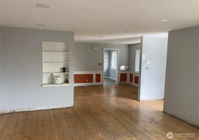 Photo 3 of Single family home for sale at 6925 52nd Avenue S, Seattle, WA 98118 | MLS# NWM2552036 | Listing updated on 2026-09-22