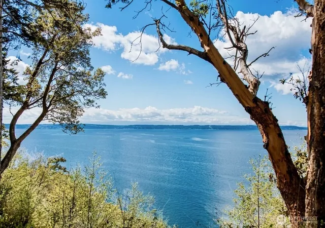 Photo 3 of Single family home for sale at 725 N Sunset Dr, Camano Island, WA 98282 | MLS# NWM2552162 | Listing updated on 2026-09-22