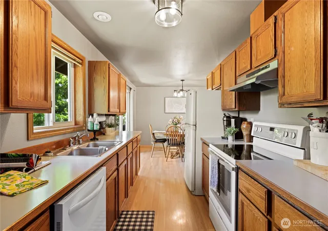Photo 3 of Single family home for sale at 10103 27th Drive SE, Everett, WA 98208 | MLS# NWM2552309 | Listing updated on 2026-10-02