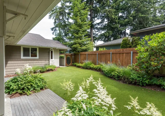 Photo 4 of Single family home for sale at 4053 Edith Point Rd, Anacortes, WA 98221 | MLS# NWM2552481 | Listing updated on 2026-09-21