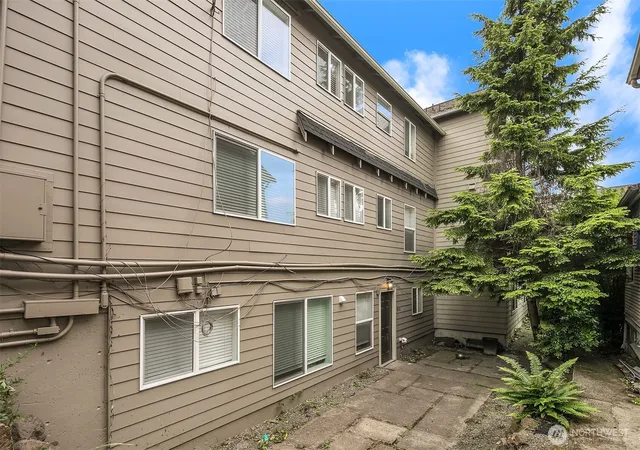 Photo 3 of Multi family home for sale at 4218 Pasadena Pl NE, Seattle, WA 98105 | MLS# NWM2552535 | Listing updated on 2026-09-22