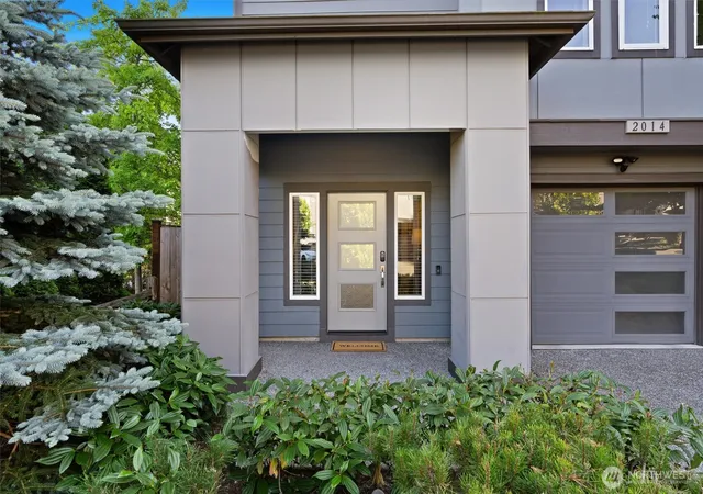 Photo 3 of Townhouse for sale at 2014 130th Place Sw #29, Everett, WA 98204 | MLS# NWM2552540 | Listing updated on 2026-10-07