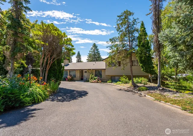Photo 3 of Single family home for sale at 5255 Nw Painted Hills Dr, Ephrata, WA 98823 | MLS# NWM2552586 | Listing updated on 2026-09-25